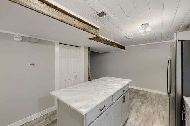 Building Photo - 1606 Cottonwood Dr