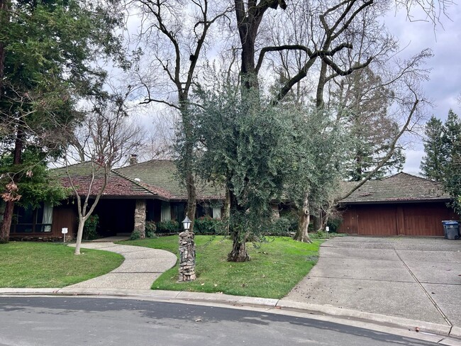 Building Photo - 4 Bed / 3 Bath | El Macero Home Available ...