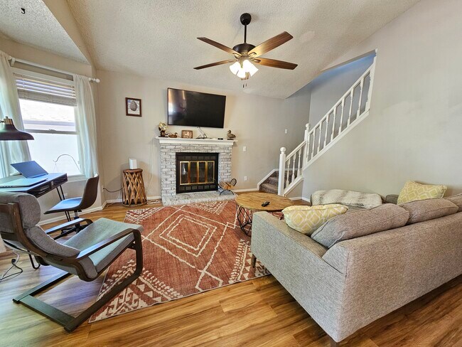 Foto del edificio - 7840 Lindsey Dr