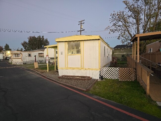 Building Photo - 2065 Atwater Blvd