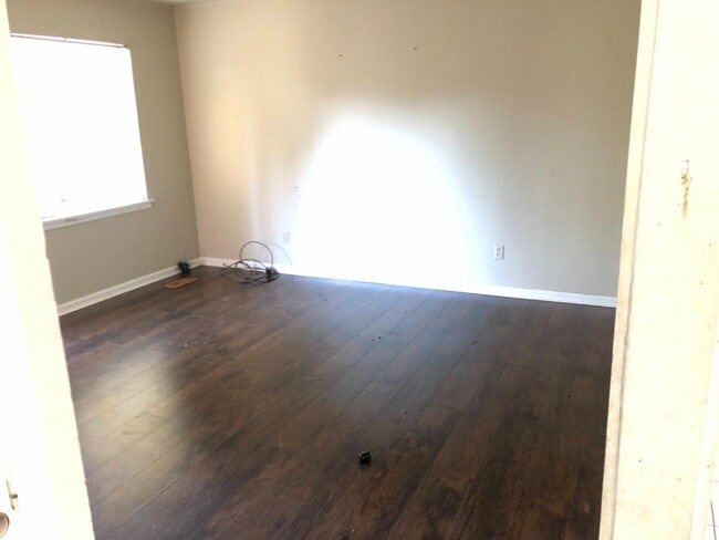 Building Photo - 908 Redstone Ln