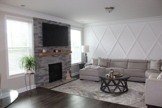 Building Photo - 1109 Walbury Hl