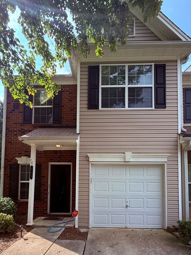 Building Photo - 111 Primrose Dr