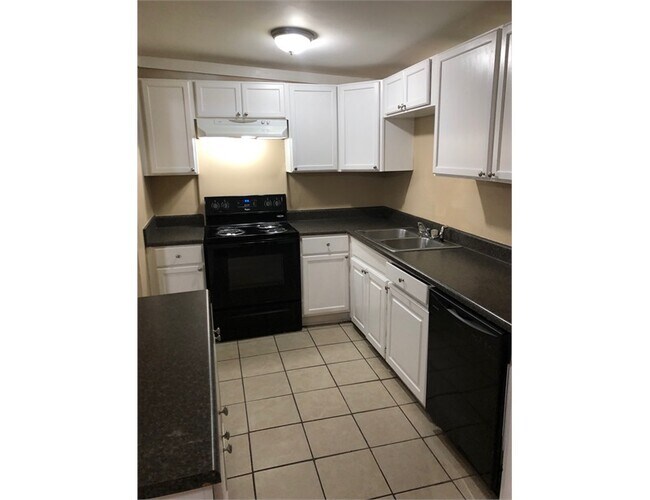 Building Photo - 6260 Sarasota Dr