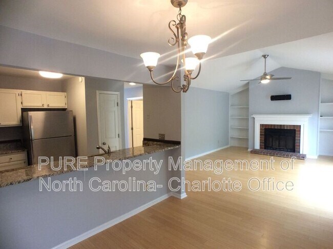 Foto del edificio - 3302 Selwyn Farms Ln