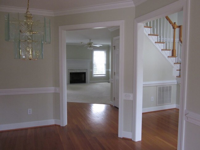 Foto del edificio - 406 Vintage Grove Ln