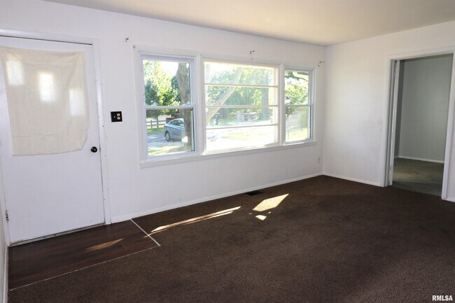 Building Photo - 2515 W Camille St