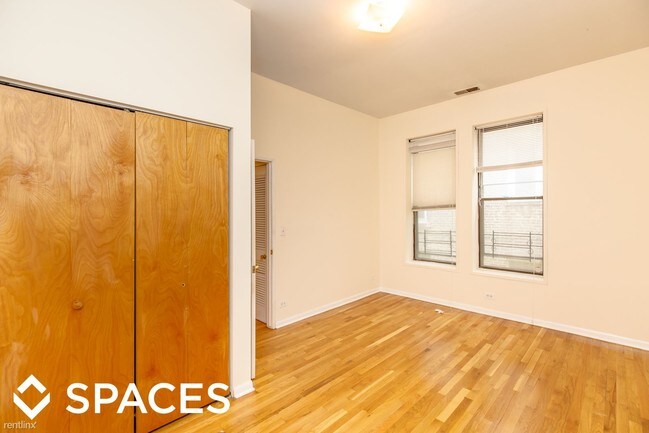 Building Photo - 933 W Fletcher St