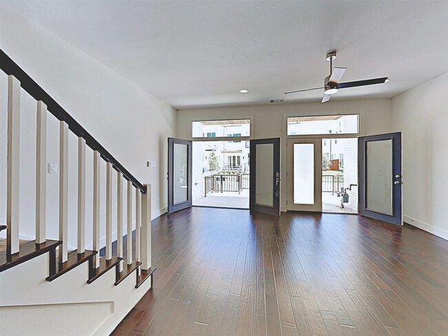 Building Photo - 324 Templeton Dr