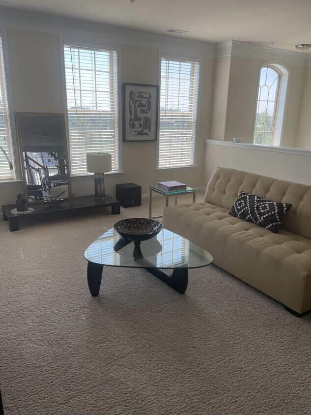 Foto principal - 2623 Campus Way N