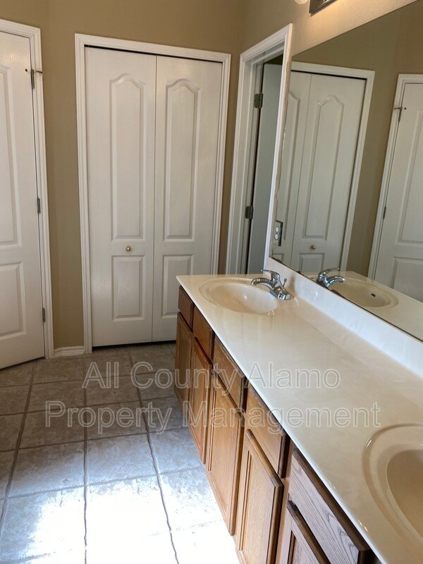 Building Photo - 145 Ozuna Dr