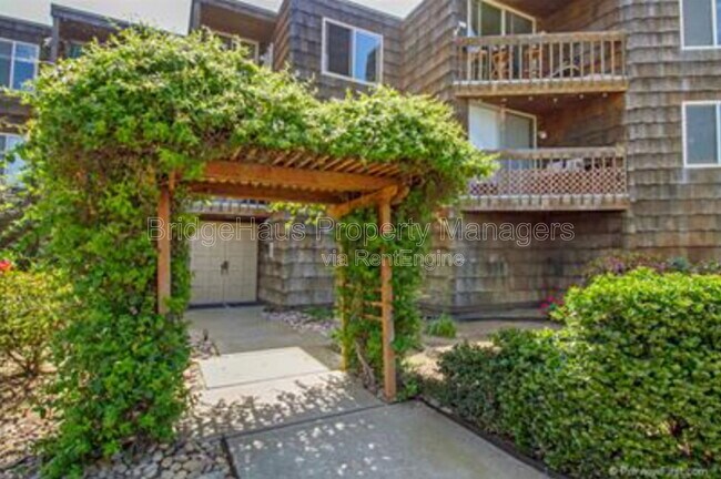 Foto del edificio - 5155 W Point Loma Blvd