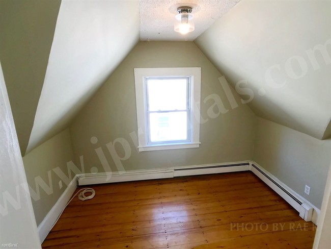 Building Photo - 28 Wenham St