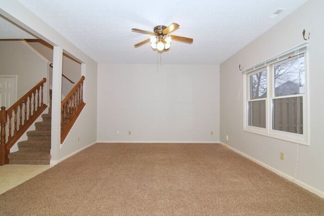 Building Photo - 3 Bedroom Townhome in Greenwood