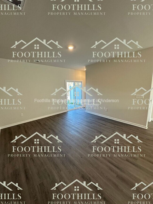 Foto del edificio - 1655 E Greenville St