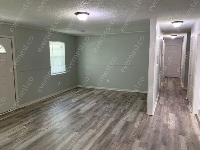 Building Photo - 2825 Emerald Ave