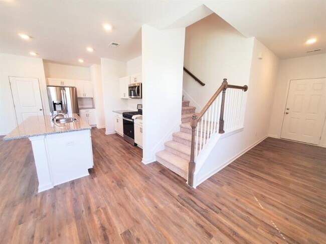 Building Photo - 5830 Flint Ln
