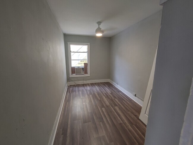 Building Photo - 826 14th St S