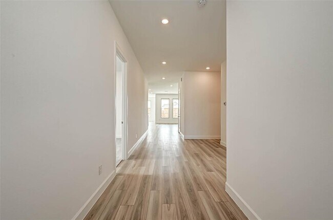 Building Photo - 18331 Starlight Vly Trl