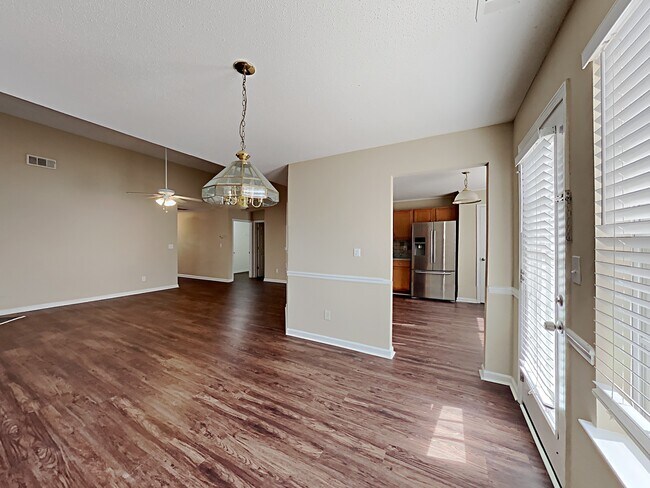 Building Photo - 211 Mystic Hollow