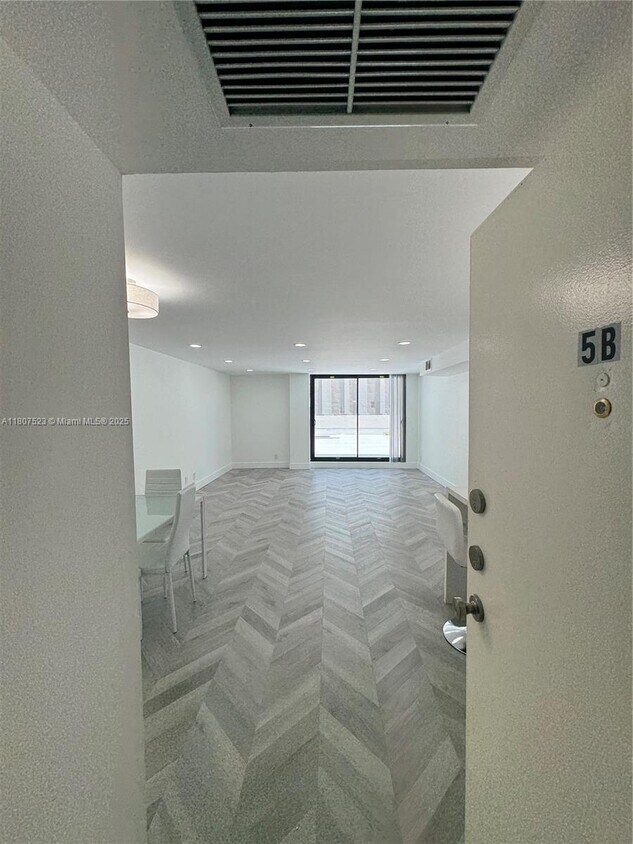 Foto principal - 1800 Collins Ave