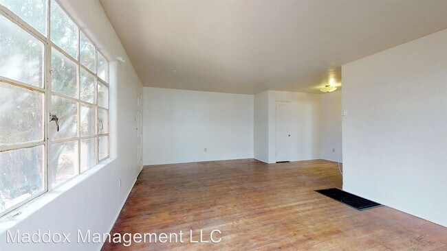 Foto del edificio - 1105-1107 Lead Ave SW