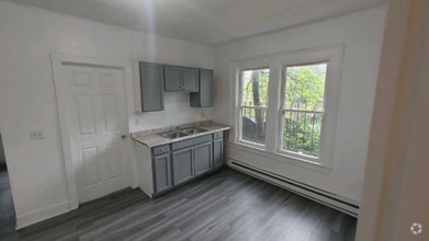 Building Photo - 84 Chestnut St