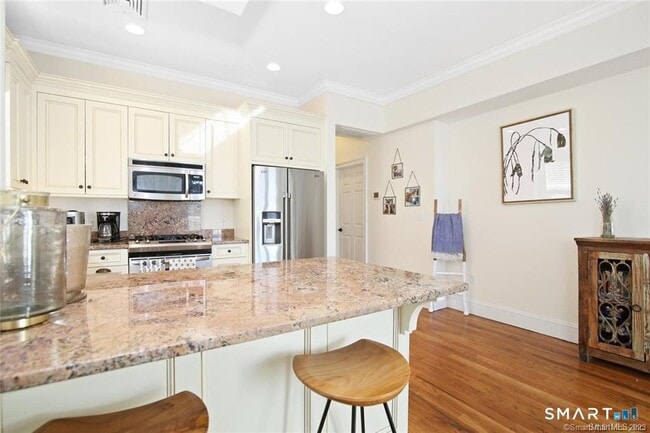 Building Photo - 1241 Post Rd