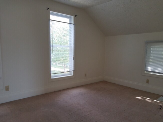 Building Photo - 617 N 3rd Apt A