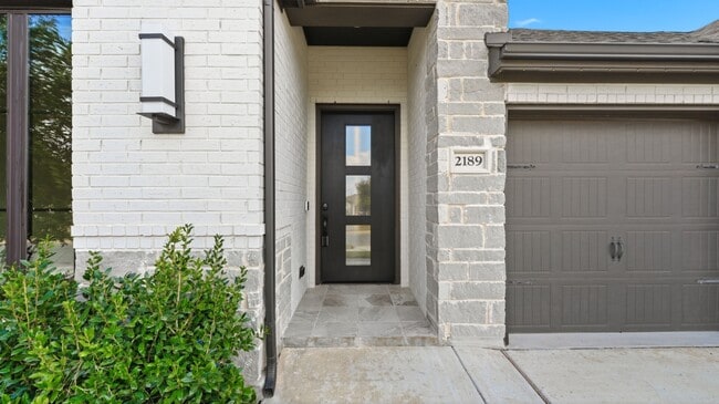 Building Photo - 2189 Prado Dr