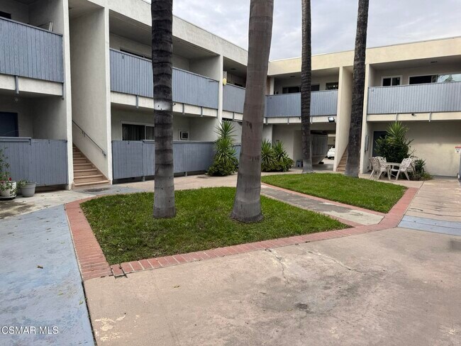 Foto del edificio - 13507 Victory Blvd