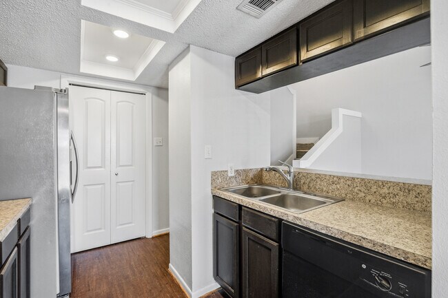 Foto del edificio - 202 Teakwood Dr