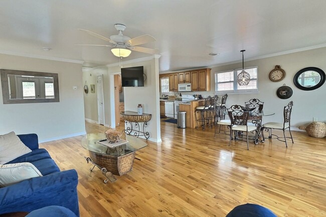 Foto del edificio - FURNISHED Bayou-Front Living Just Minutes from Downtown Ocean Springs!