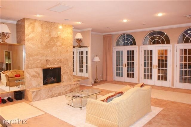 Foto del edificio - 2867 Queens Courtyard Dr