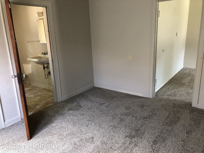 Foto del edificio - 1 br, 1 bath House - 103 N Oak St