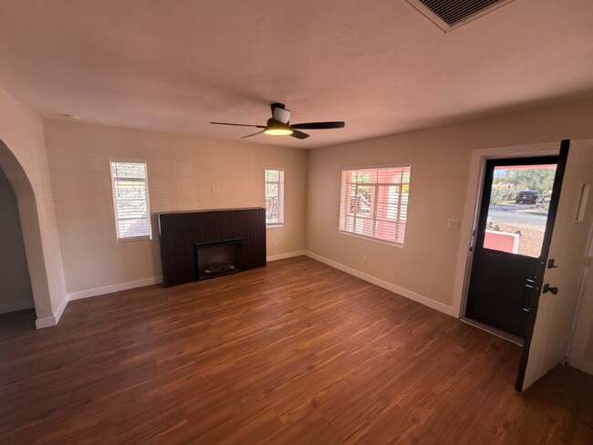 Foto del edificio - 1827 E Linden St