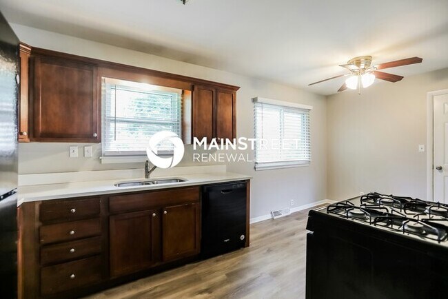 Building Photo - 3 Bedroom Pet-Friendly Home in KANSAS CITY, MO with Main Street Renewal