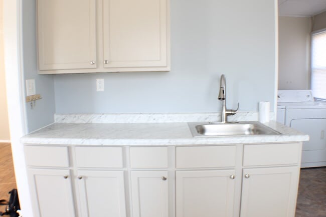 Kitchen - 3502 N Sterling Ave