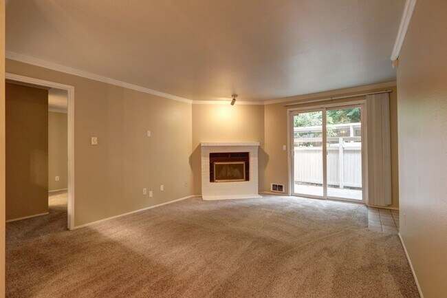 Foto del edificio - 2 Bedroom Ground Floor Condo in the Heart of Woodinville!