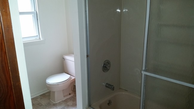BATHROOM - 3320 Overbrook Dr