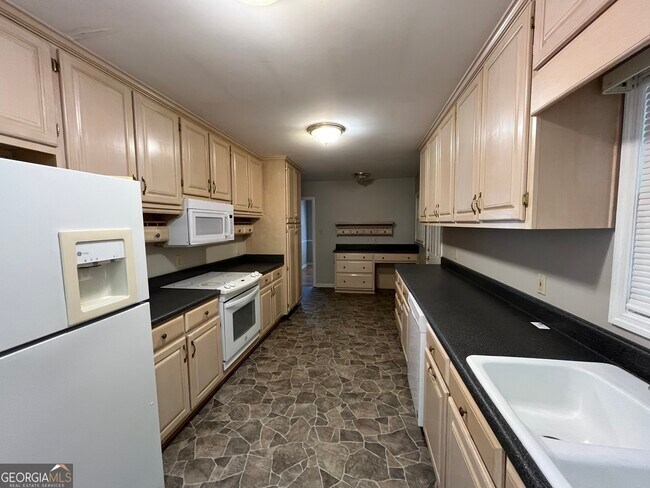 Building Photo - 98 Palmetto Tyrone Rd
