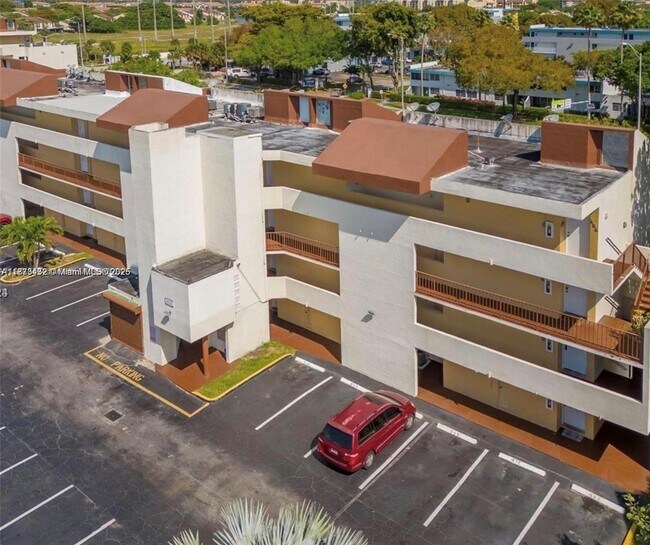 Foto del edificio - 8850 Fontainebleau Blvd