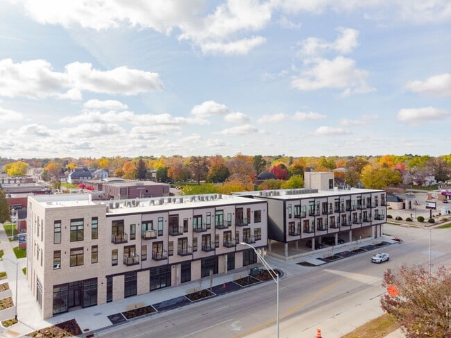 Building Photo - Arabella: 200 W 1st St - Cedar Falls