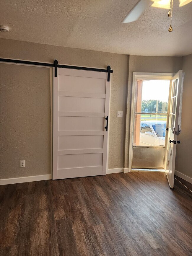 Foto del edificio - 2 Bedroom 1 Bath, Duplex