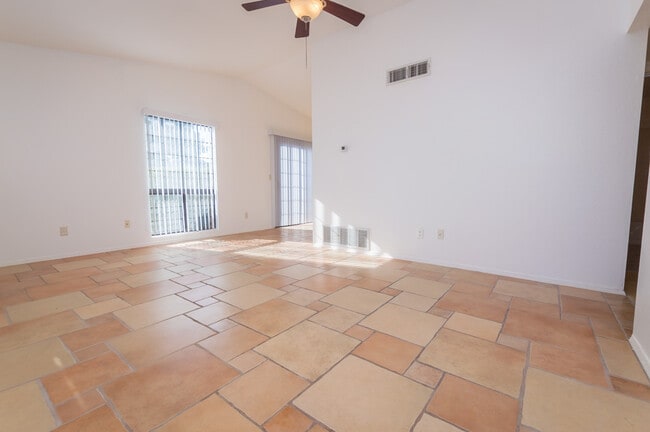 Building Photo - Charming Patio Home on Corner Lot! 2 Bedro...
