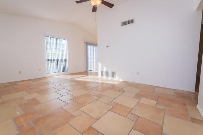 Foto del edificio - Charming Patio Home on Corner Lot! 2 Bedro...