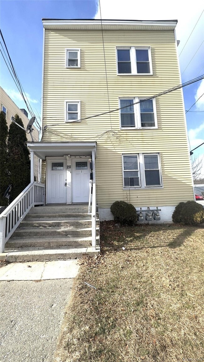 Building Photo - 211 Winnikee Ave