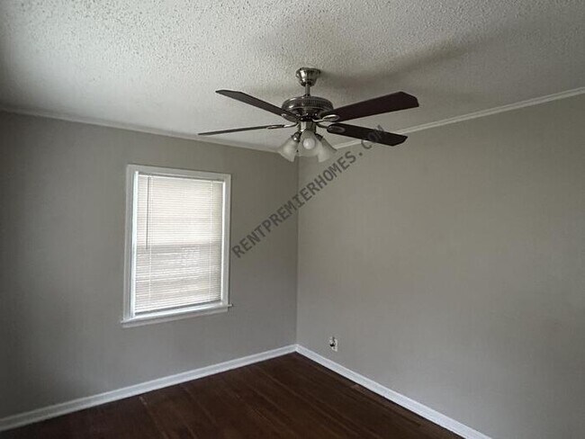 Foto del edificio - 217 S 73rd E Ave