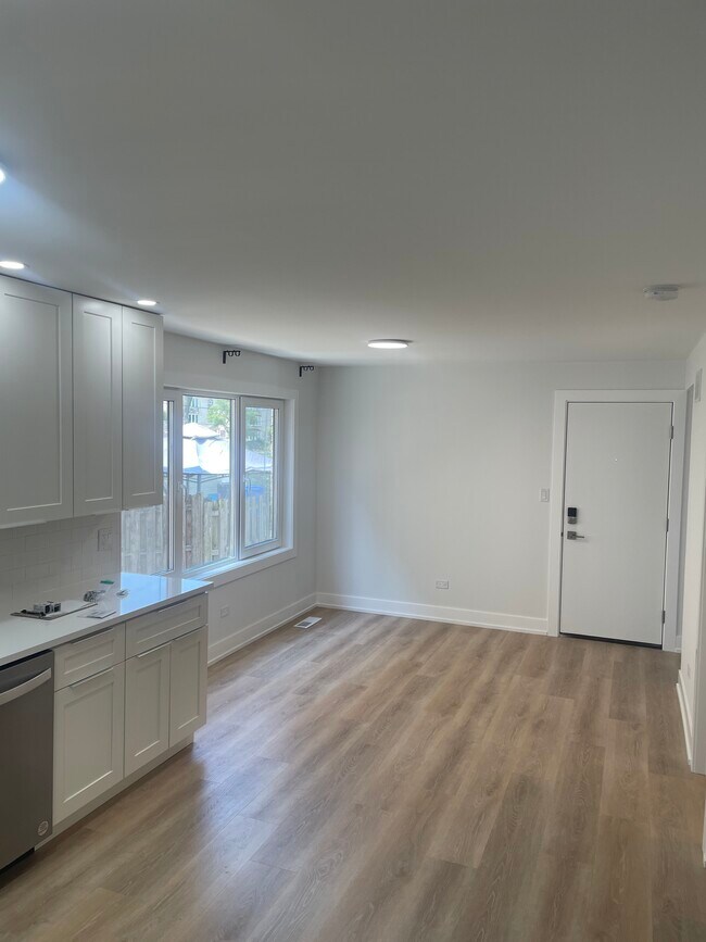 Building Photo - 7854 W Cahill Ter
