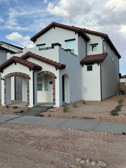 Foto del edificio - 6134 Red Sand Ln